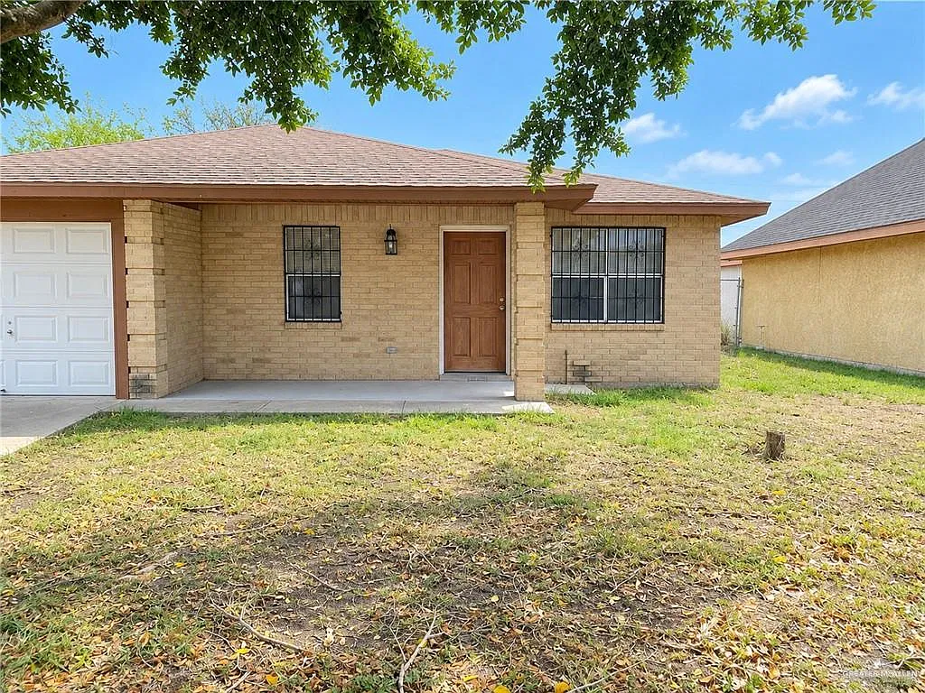 3 bed, 1.5 bath, 975 sqft, $1,200 — Photo 1