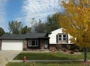 312 Woodlake Dr, Brighton, MI 48116
