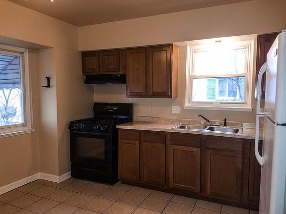5th image of 684 Cayuga Ave