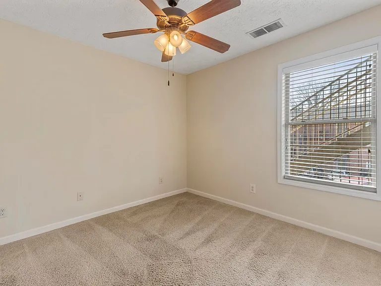 338 W Glenn Ave — Photo 4