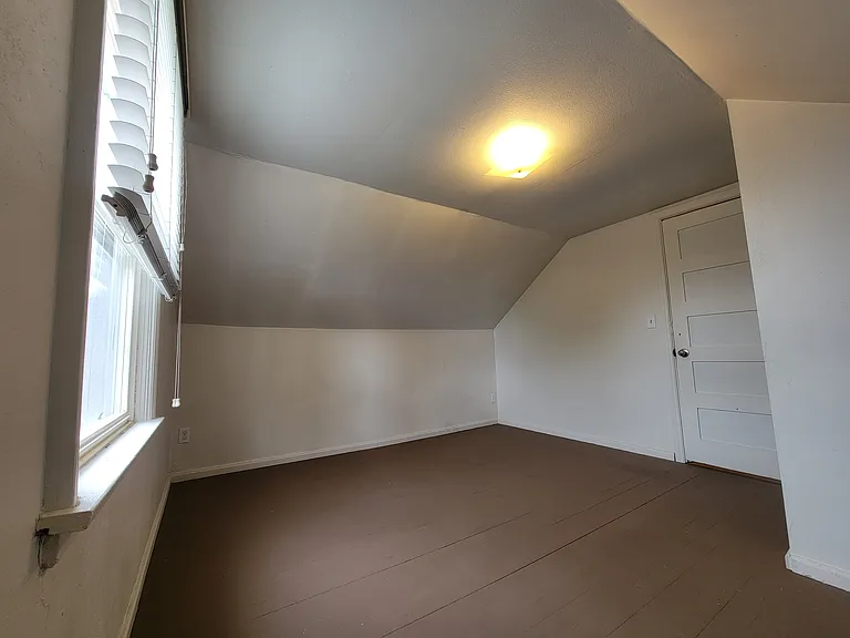 1212 Evans Ave W — Photo 24