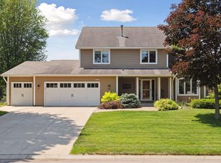 13875 Duluth Dr, Apple Valley, MN 55124