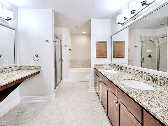 5th image of 13109 Stoneleigh Terrace Dr
