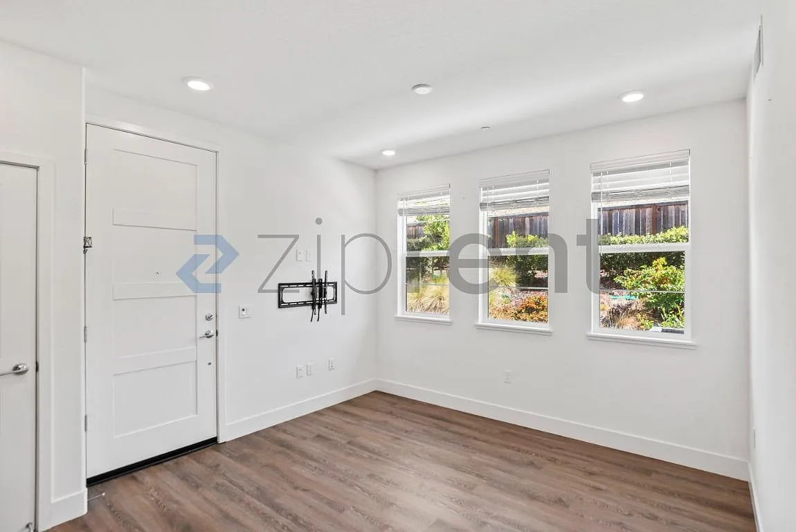 1 bed, 430 sqft, $2,350 — Photo 4