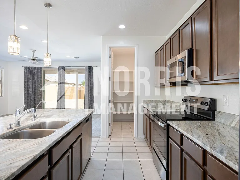 336 E Hawaii Dr — Photo 6