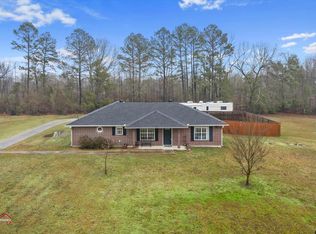 155 Shady Lake Dr, Kilgore, TX 75662