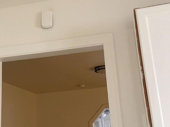 3rd image of 5144 Arlington Ave #1
