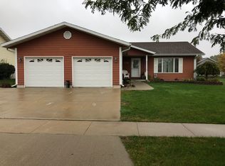 330 W Cardinal St, Garner, IA 50438