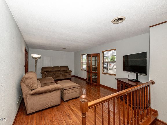 5th image of 913 Kensington Blvd