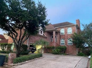 15 Leeward Ln, Houston, TX 77058