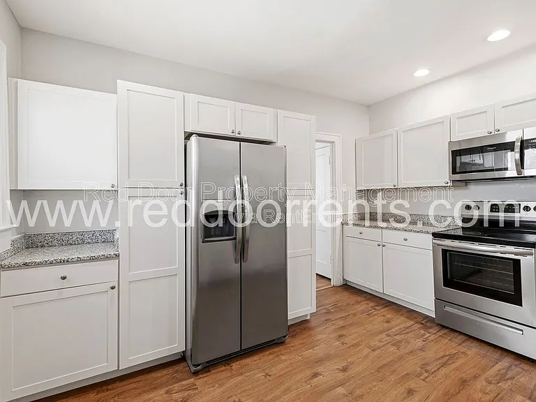 4704 N College Ave — Photo 7