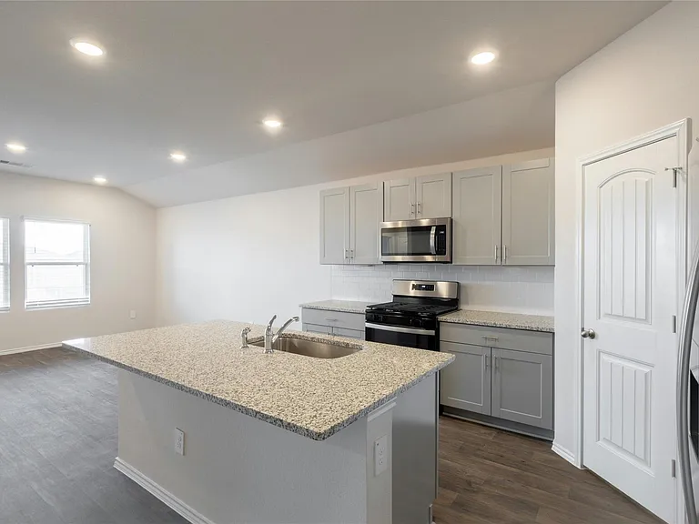314 N Richland Dr — Photo 4