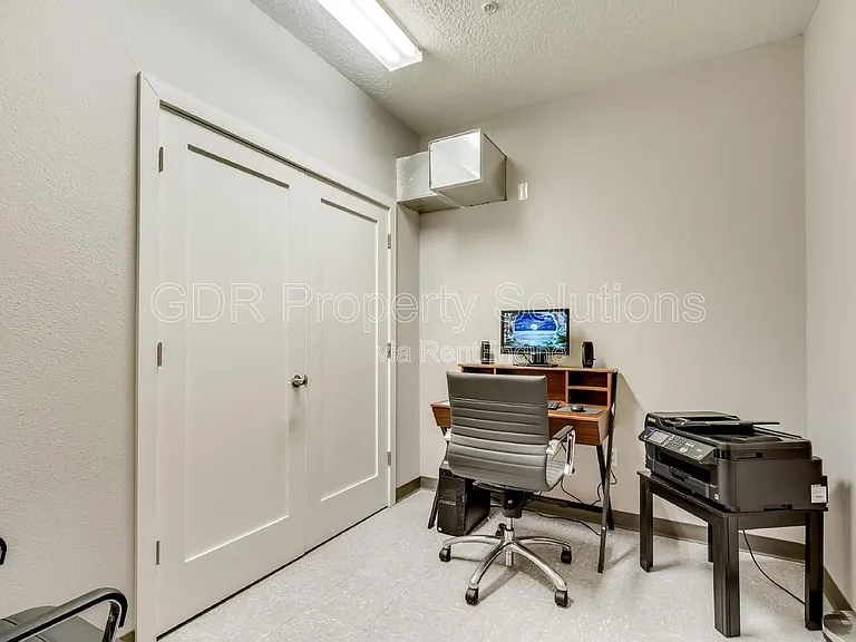 950 4th St NW #203 — Photo 24