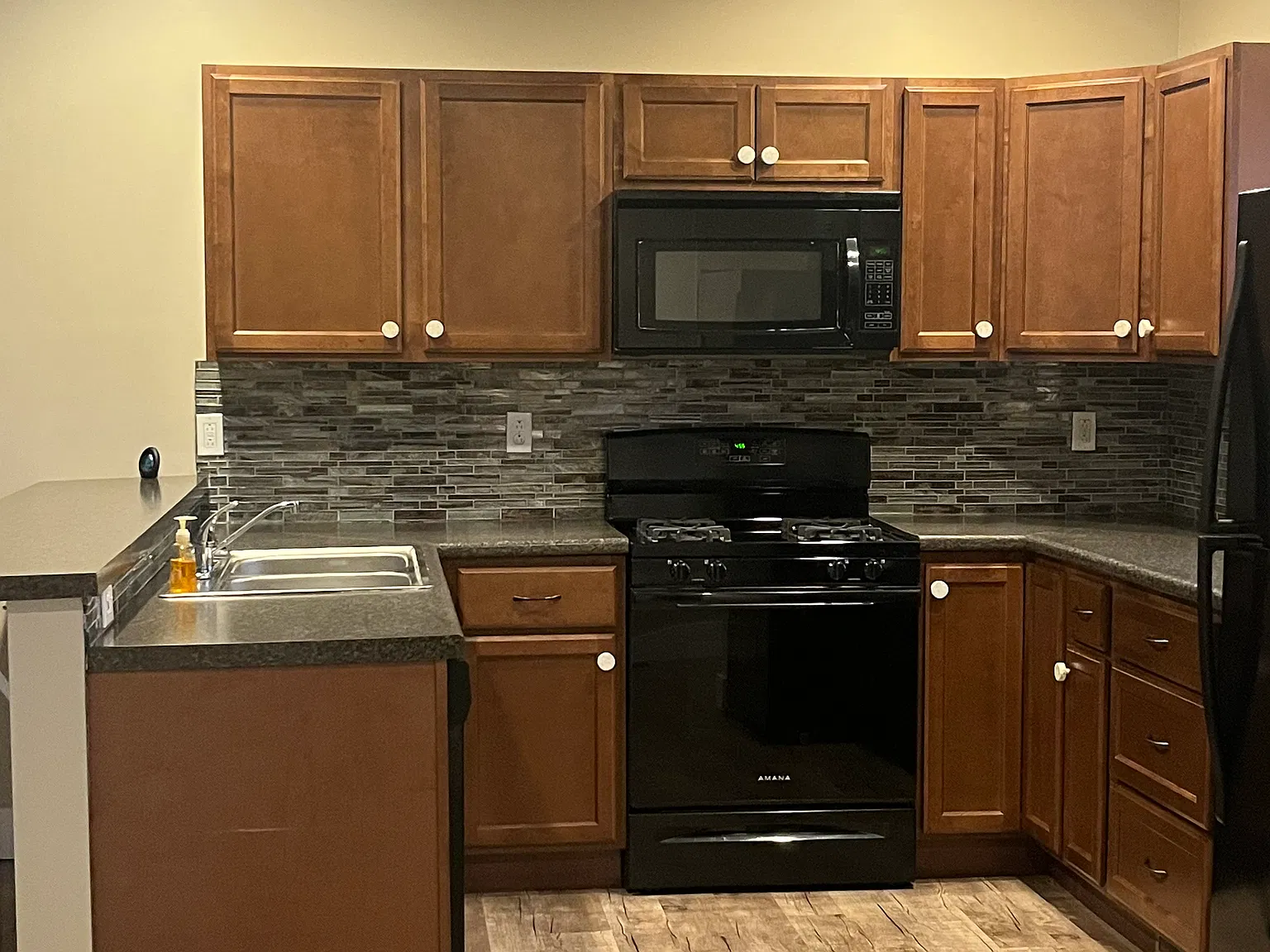 2 bed, 1100 sqft, $1,400 — Photo 2