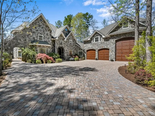 246 E Waters Edge Ln, West Union, SC 29696