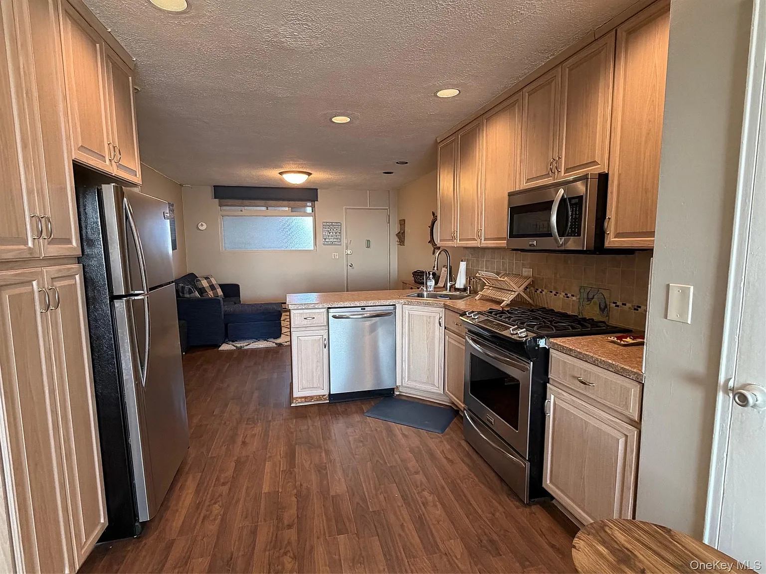 1 bed, 1.5 bath, 900 sqft, $3,800 — Photo 2