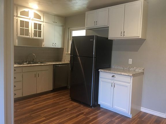 4th image of 409 Byron St