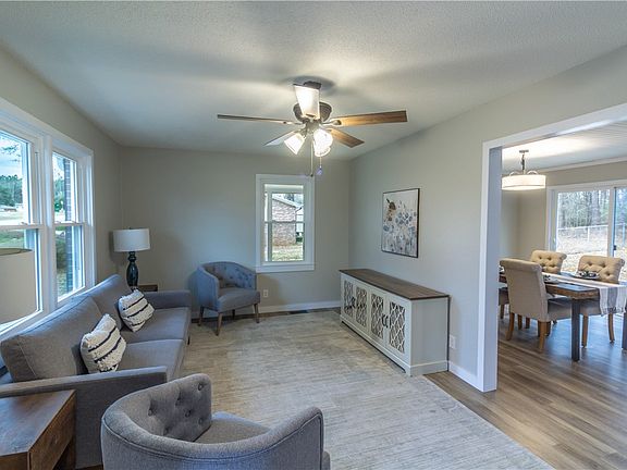 3rd image of 319 E Hampton Ave