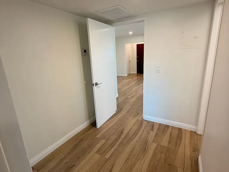 10500 La Reina Ave #E — Photo 19