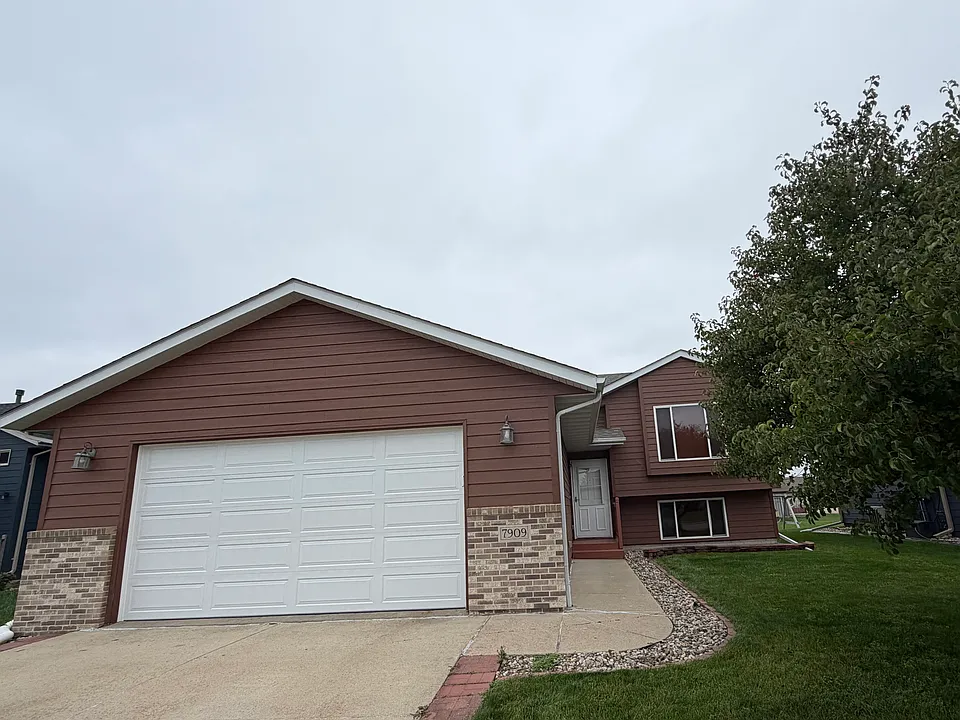 7909 W Wilson Dr