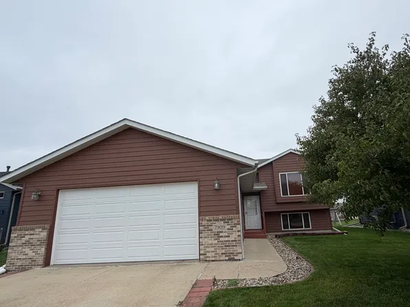 7909 W Wilson Dr, Sioux Falls, SD 57106