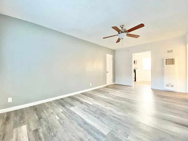Caribbean Normandie Apartments — Photo 18