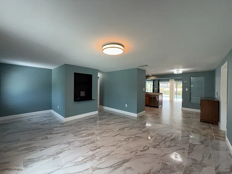 2055 Hyatt Dr — Photo 9