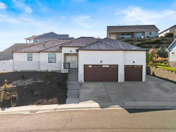 1102 Heritage Hills Ln, Selah, WA 98942