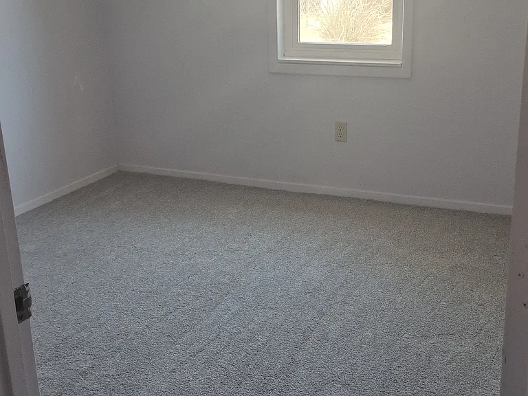 6105 Kingston Ave NE — Photo 6