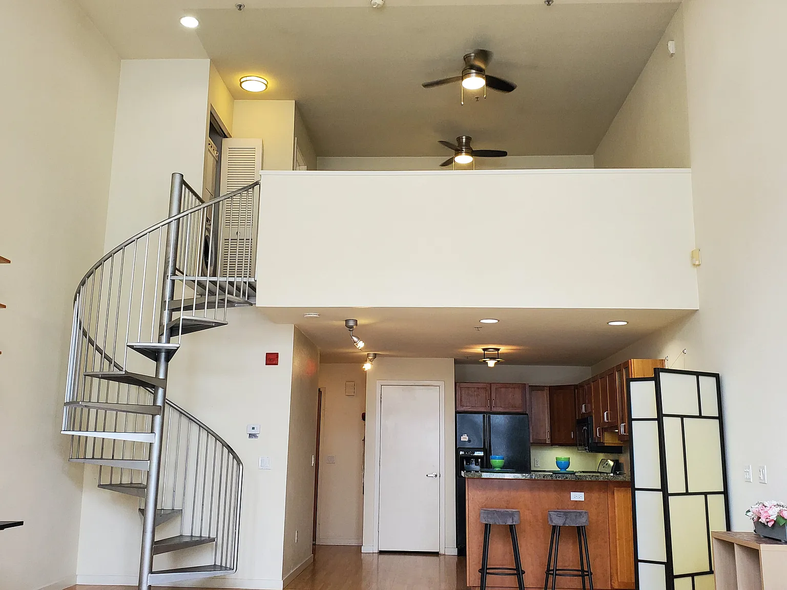 1 bed, 1000 sqft, $2,375 — Photo 1