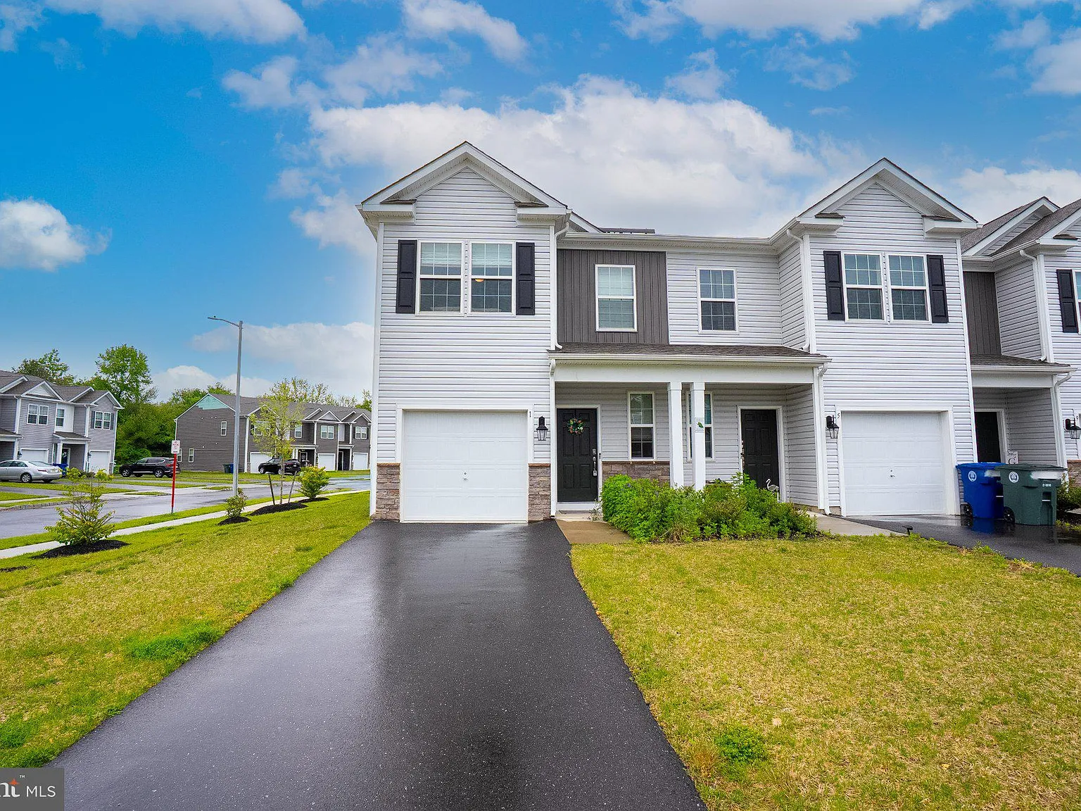 3 bed, 2.5 bath, 1484 sqft, $2,900 — Photo 1