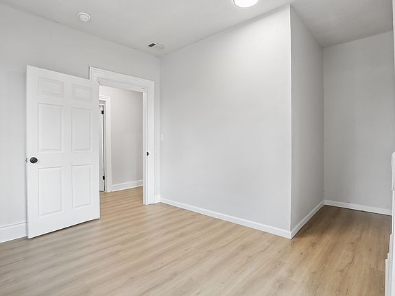 5th image of 1021 Miller St