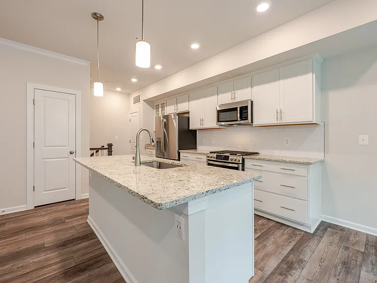 2401 Stella Pl — Photo 6