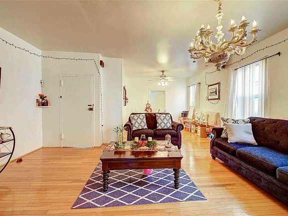 2nd image of 521 Essex St #521