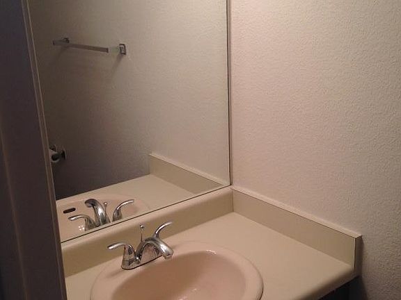 4th image of 921 W University Dr Unit 1072