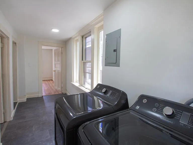 319 Franklin Ave #2 — Photo 3