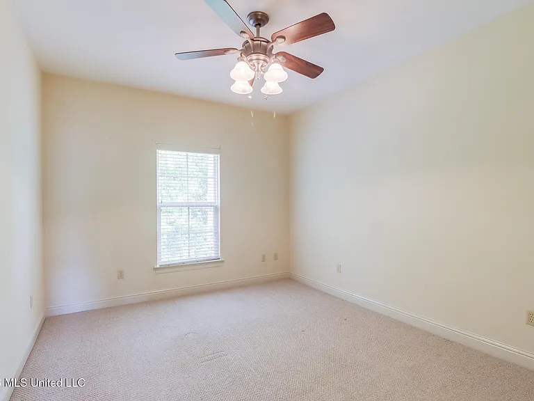 940 Jefferson Dr — Photo 13