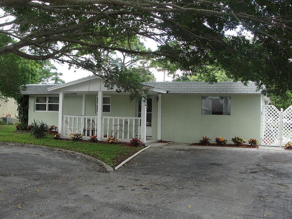 1st image of 19037 SE Hillcrest Dr