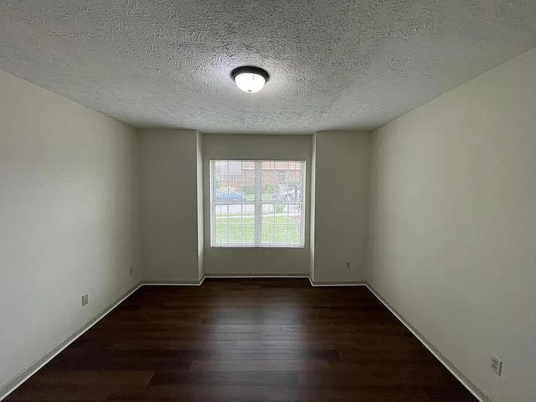 100 Coconut Grove Dr — Photo 14