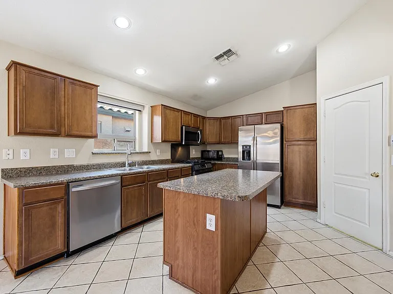 8205 S 45th Ln — Photo 22