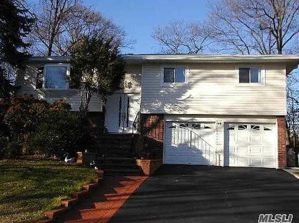 16 Lenore St, Syosset, NY 11791