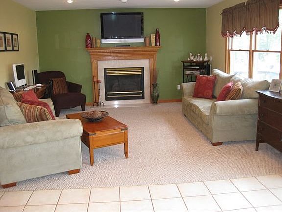 spacious familyroom with gas fireplace