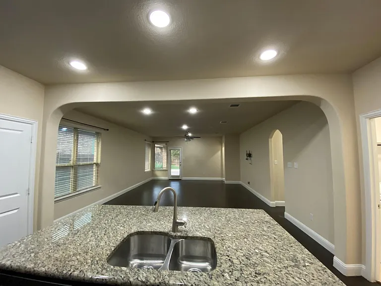 15517 Pioneer Bluff Trl — Photo 9
