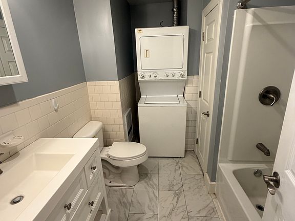 2nd image of 208 Elm St #2