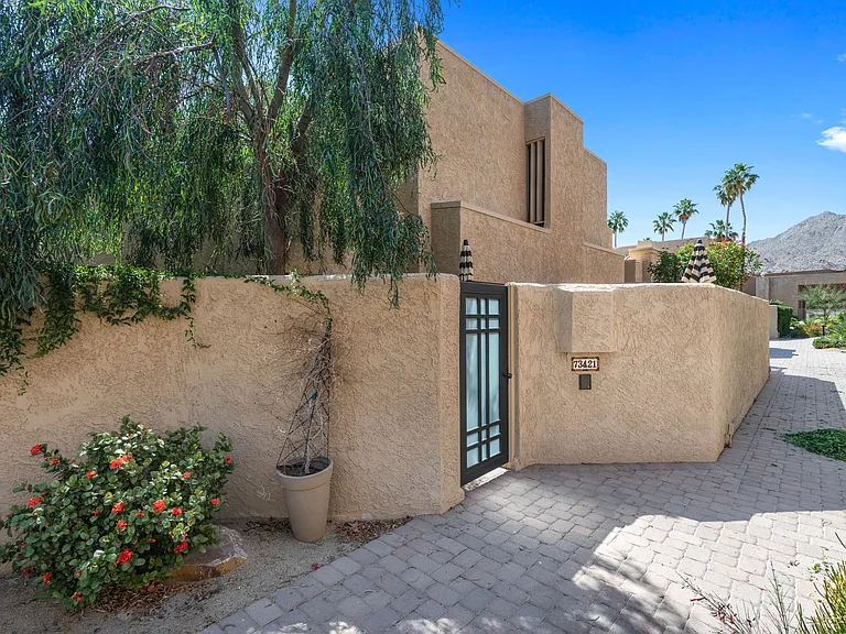 73421 Foxtail Ln — Photo 3