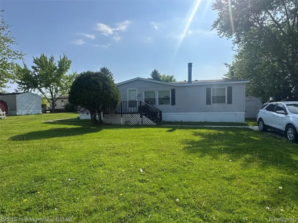 823 Linden St, Fowlerville, MI 48836