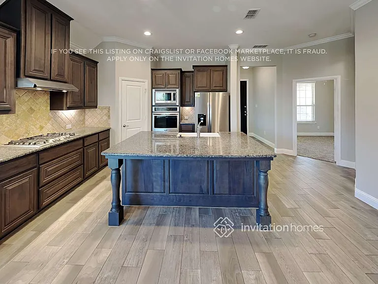 700 Boardwalk Way — Photo 7