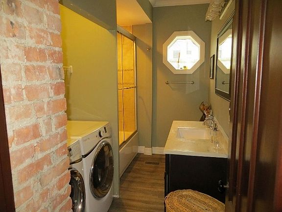 5th image of 806 Vine St #806