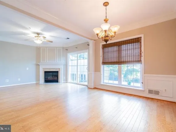 6325 Eagle Ridge Ln #32-D, Alexandria, VA 22312