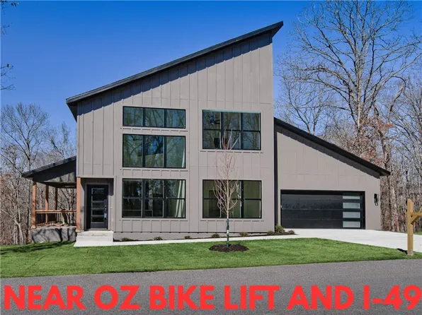 11 Chatburn Ln, Bella Vista, AR 72715